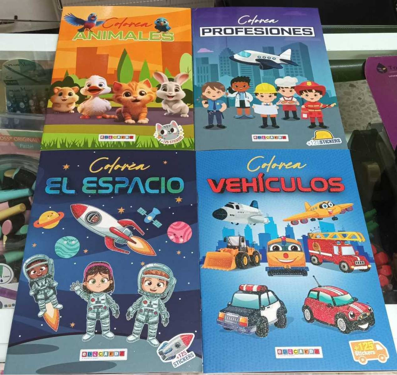 Colorea espacio/profesiones con 125 stickers
